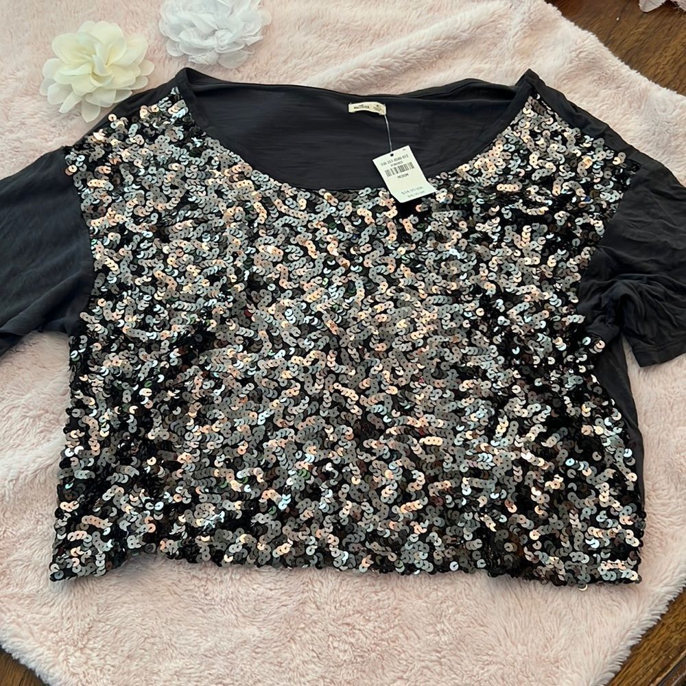 Hollister crop top shimmery blouse, size medium brand new🇺🇸